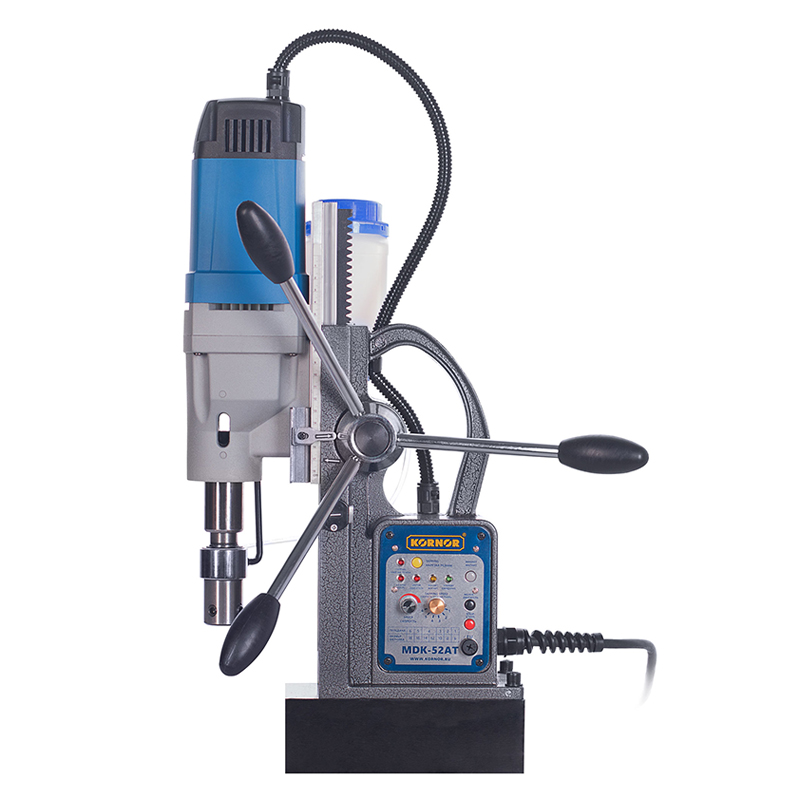 Магнитный сверлильный станок KORNOR MDK 52 AT, 1500 Вт, до 52мм , реверс, M18 авто